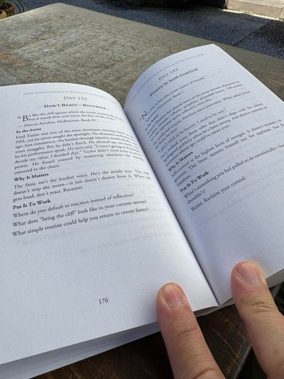 STOICISM: 365 Daily Lessons for Motivation, Mental Strength and Emotional Clarity
