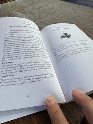 STOICISM: 365 Daily Lessons for Motivation, Mental Strength and Emotional Clarity