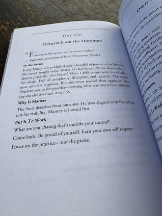 STOICISM: 365 Daily Lessons for Motivation, Mental Strength and Emotional Clarity